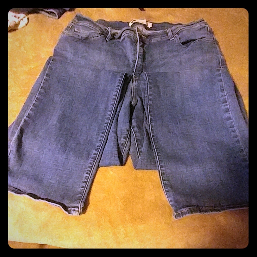 Perfectly slimming Levi 512 Straight leg jeans